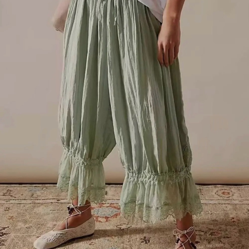 COPY - Elegant Green Ruffled Pants
